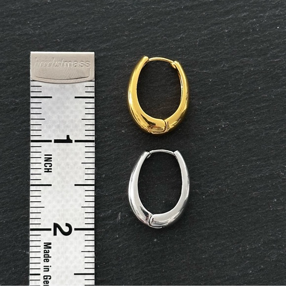 OVAL HOOP EARRINGS - Picture 3 of 3